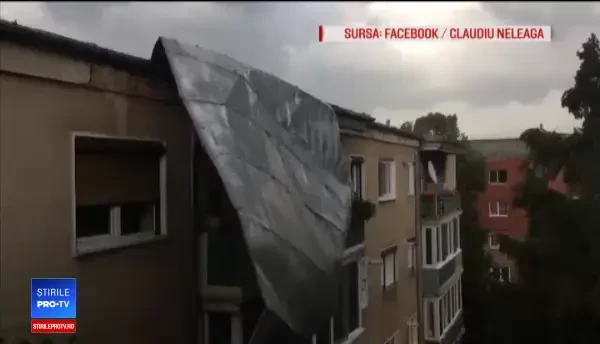 De ce casele din România nu rezistă la furtuni. Constructorii oferă garanţie doar 2-3 ani