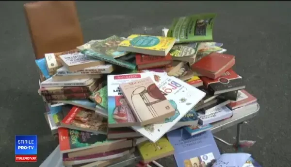 Protest inedit: Biblioteca pentru Pop. Participanții au cerut demisia ministrului Educației