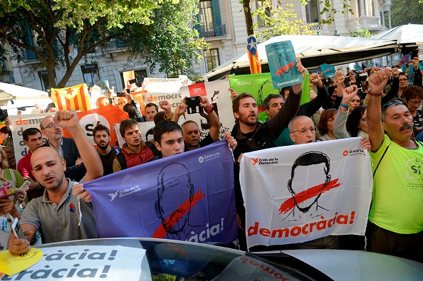 Poliţia spaniolă a arestat 12 înalţi oficiali catalani în dosarul referendumului