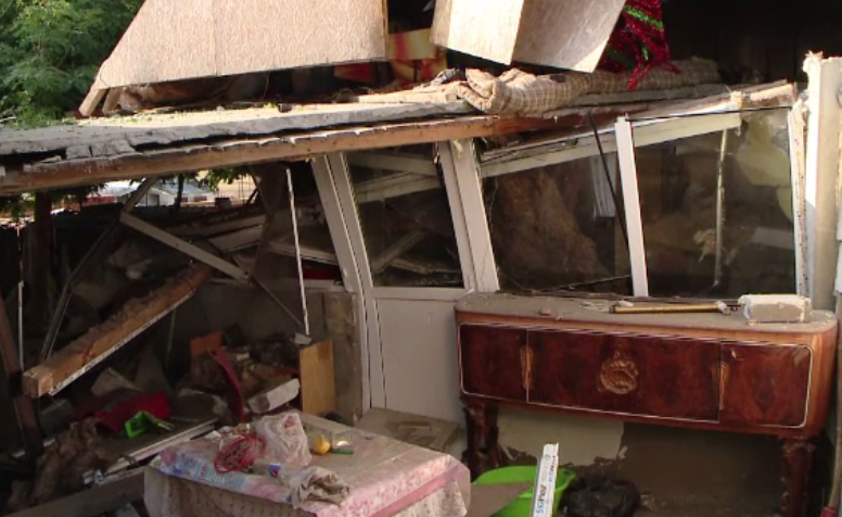 O casă a fost distrusă după ce un camion a ieșit de pe șosea. Ce a făcut șoferul
