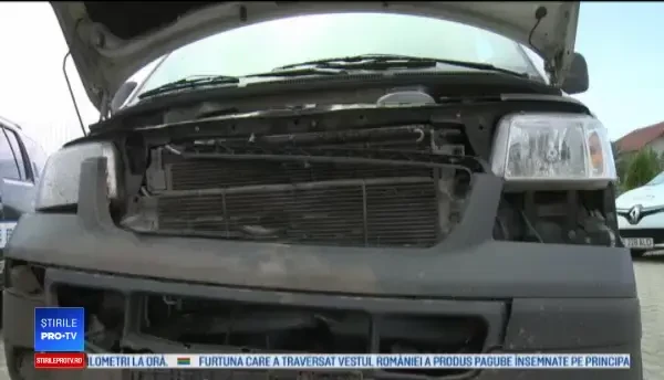 Amenda primită de un şofer de pe ambulanţă pentru că a lovit un mistreţ în timp ce mergea la un pacient