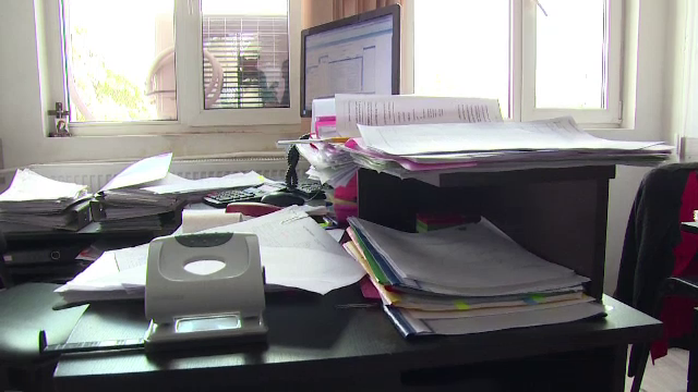 Sentința primită de contabila unor şcoli din Timiş care și-a virat bani ilegal în cont de peste 600 de ori, falsificând acte