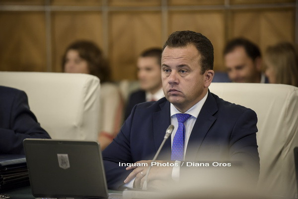 Soluția Guvernului în cazul școlilor fără autorizația ISU: o hotărâre prin care să nu mai fie nevoie de ea