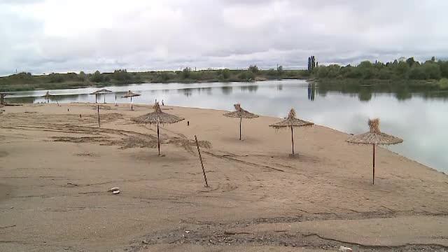 Primarii cer ajutoare pentru calamitate de la Guvern ca să refacă plaje sau saloane de nunţi