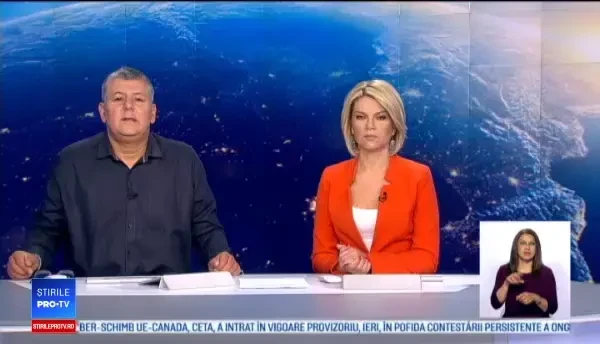 Doi oficiali polonezi s-au vaccinat unul pe altul în public ca să promoveze imunizarea