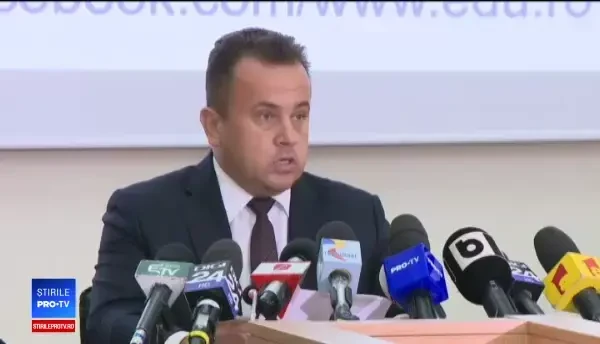Ministrul Educației, Liviu Pop, declarații de presă despre manualele elevilor