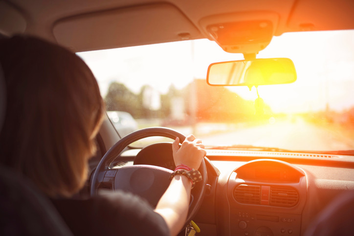 Un american a forțat un copil de 8 ani să-i conducă mașina