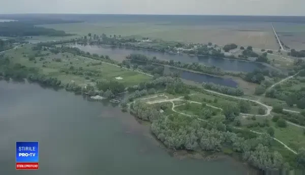 Filmare cu drona în insula Belina