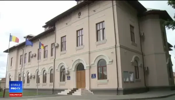 Primarii și-au mărit atat de mult salariile, încât nu mai au bani să le plătească. Ce soluție au găsit acum