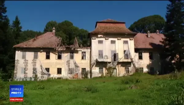 Castelul Brukenthal a ajuns o ruină și este un pericol pentru turiști
