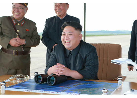 Kim Jong-un si generali nord-coreeni