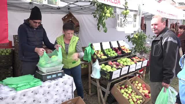 Târg de toamnă la Alba-Iulia. Cât de mult s-au scumpit fructele şi legumele