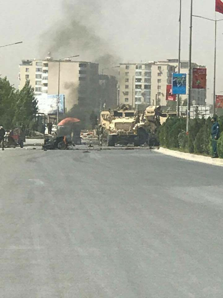Atac în Kabul asupra unui convoi NATO. Sunt cel puţin 5 răniţi