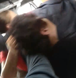 Două femei s-au bătut în microbuz. Fiica uneia dintre ele a fost rănită. VIDEO