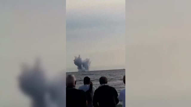 Un avion militar italian a căzut în mare, la un show aerian