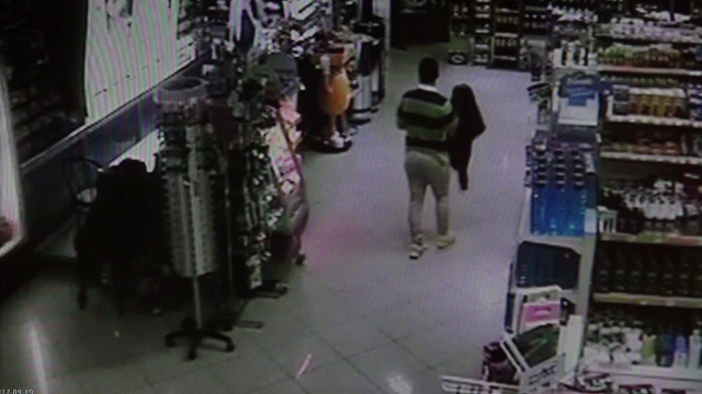 Au furat telefonul unei angajate şi 1700 de lei, deşi erau camere peste tot. Cum au reuşit