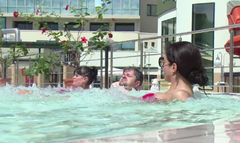 Românii aleg tot mai mult turismul balnear cu familia. Cu cât au crescut vânzările în 2017