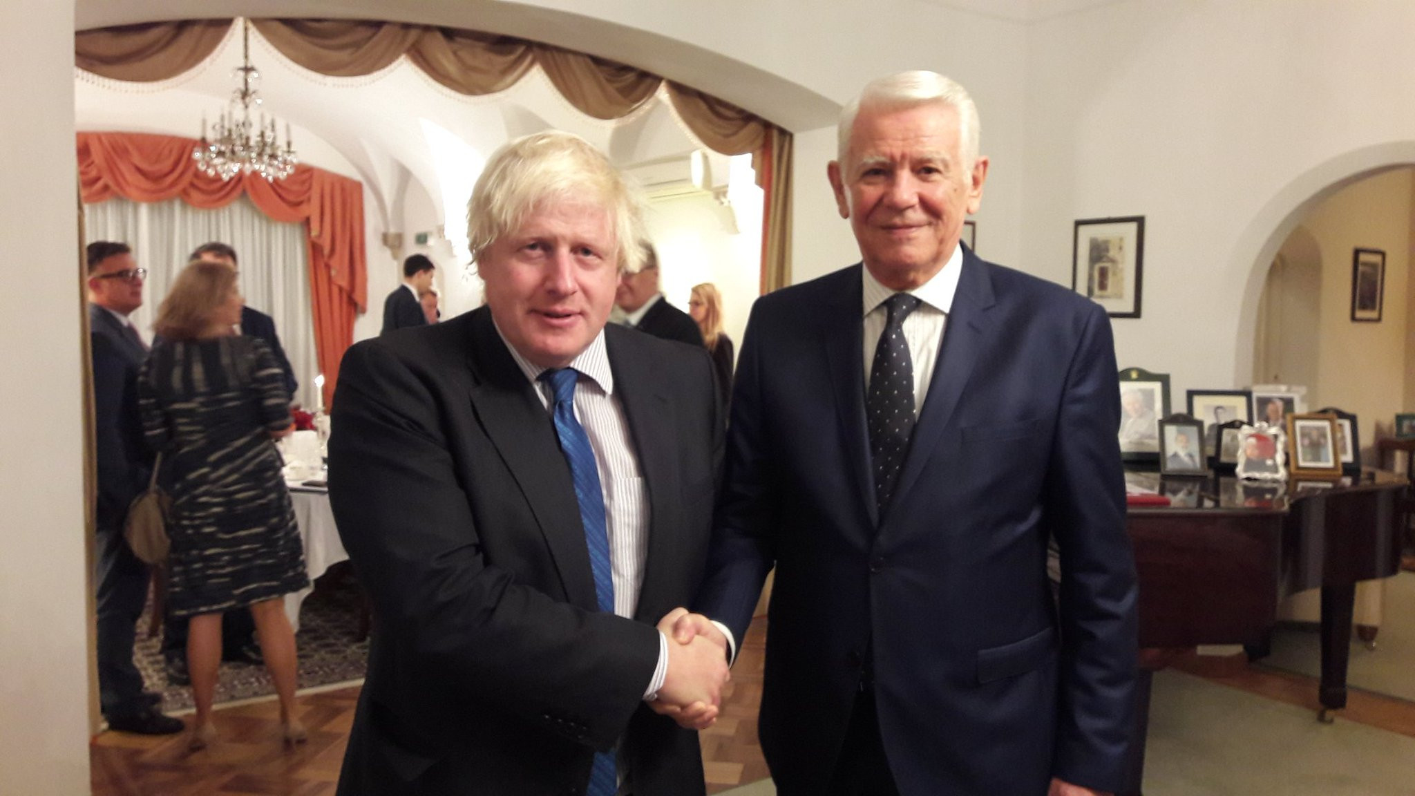 Ministrul de Externe britanic, Boris Johnson, la Bucureşti. Mesajul publicat pe Twitter