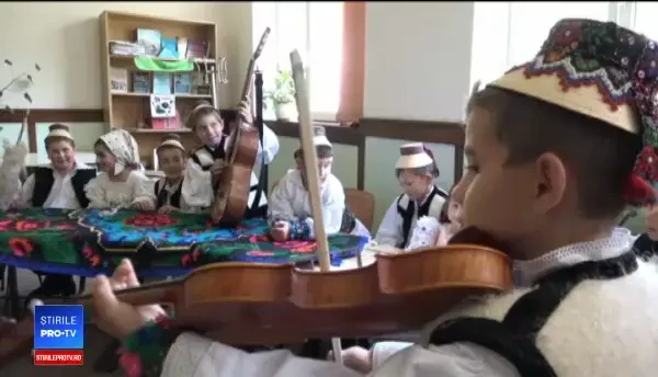 Opțional de tradiții și obiceiuri, la o școală din Maramureș