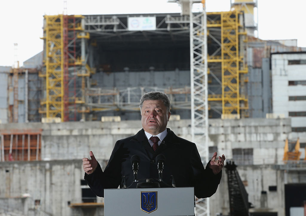 Poroșenko a promulgat Legea care restricționează predarea în limba română