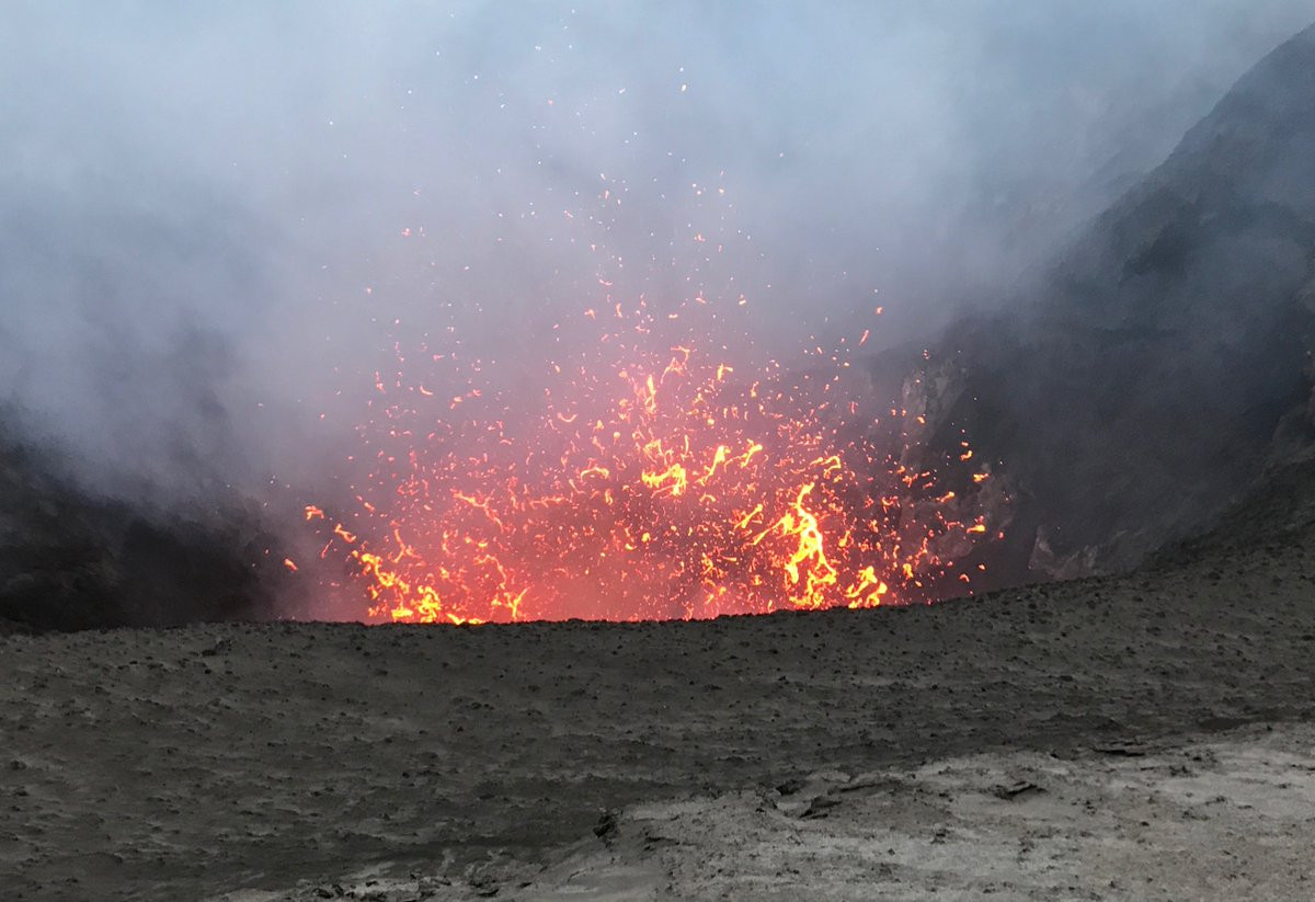 Vucalnul Monaro din Vanuatu a erupt