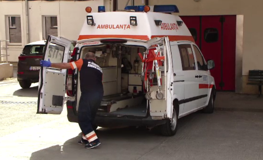 O tânără din Iași a încercat să se sinucidă la parastasul bunicii, cu medicamentele rămase de la aceasta