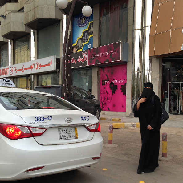 Ce n-are voie să facă o femeie saudită, fără acordul soțului