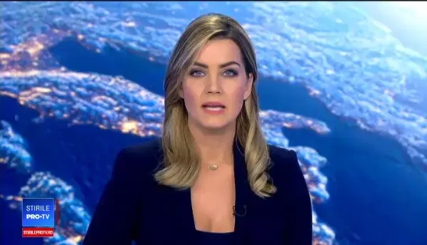 Momentul în care o fetiță de 10 ani este lovită de un taxi pe trecerea de pietoni