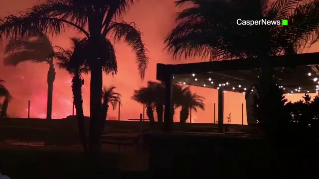 300 de pompieri luptă să stingă un incendiu violent, în California