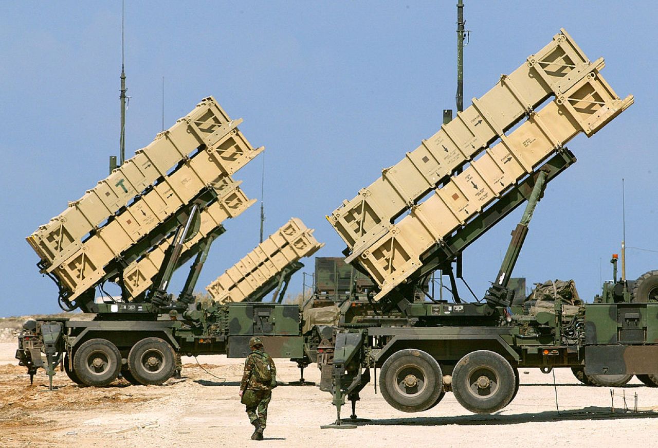 Un sistem Patriot operat de un aliat NATO a interceptat rachete lansate asupra Arabiei Saudite. Cine a ordonat atacul