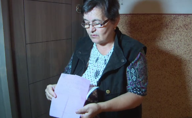 Pensionară din Târgu Jiu, amendată după ce s-a apucat să renoveze pe banii ei scara blocului