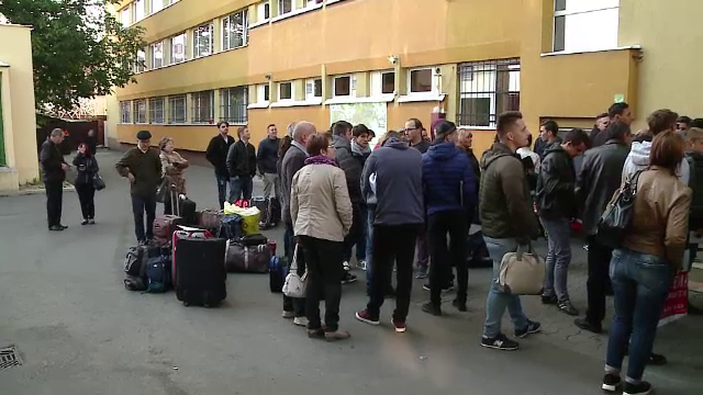 Studenții din anul I au luat cu asalt căminele, "înarmați" cu zacuscă și dulceață