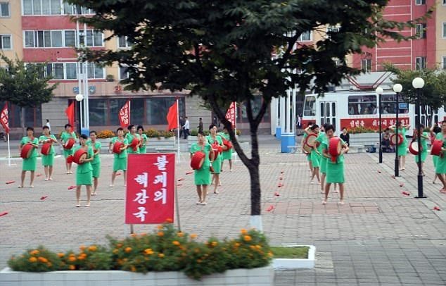 coreea de nord, slogan, banner