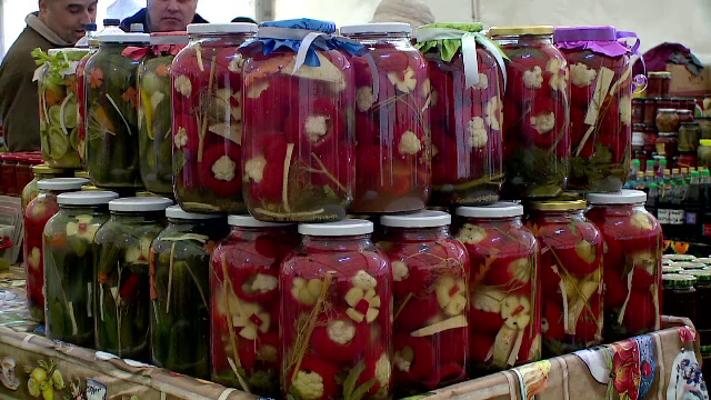 Soluţia micilor producători de legume pentru a nu îşi mai vinde recolta pe nimic. Cât de profitabilă este