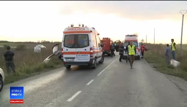 Două femei din Arad au ajuns la spital, după ce trei mașini s-au ciocnit