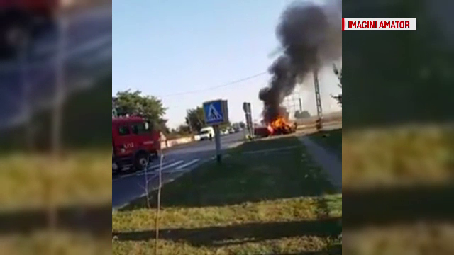Bolid cuprins de flăcări, în Bacău. Greşeală făcută de şoferul de 39 de ani