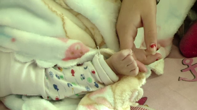 Suntem pe primul loc în UE cu cele mai multe mame minore. "Nimic nu știam despre sarcină la 15 ani"