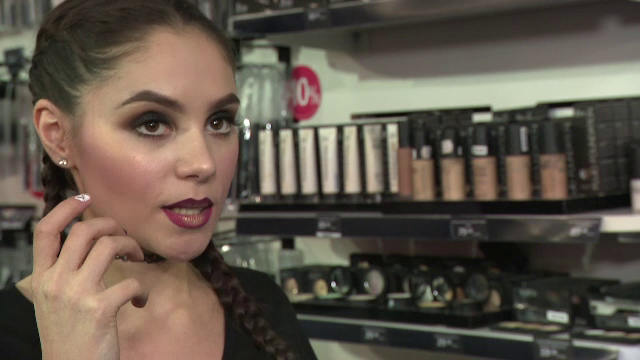 Stilul anilor 80 revine în materie de make-up. Tendinţele toamnei, la târgul de frumuseţe din Capitală