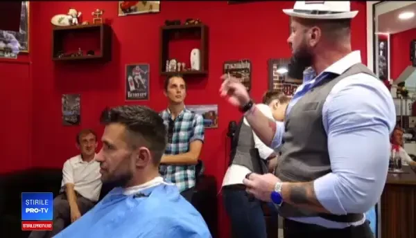 Barba este la modă şi, odată cu ea, şi bărbieritul la frizer
