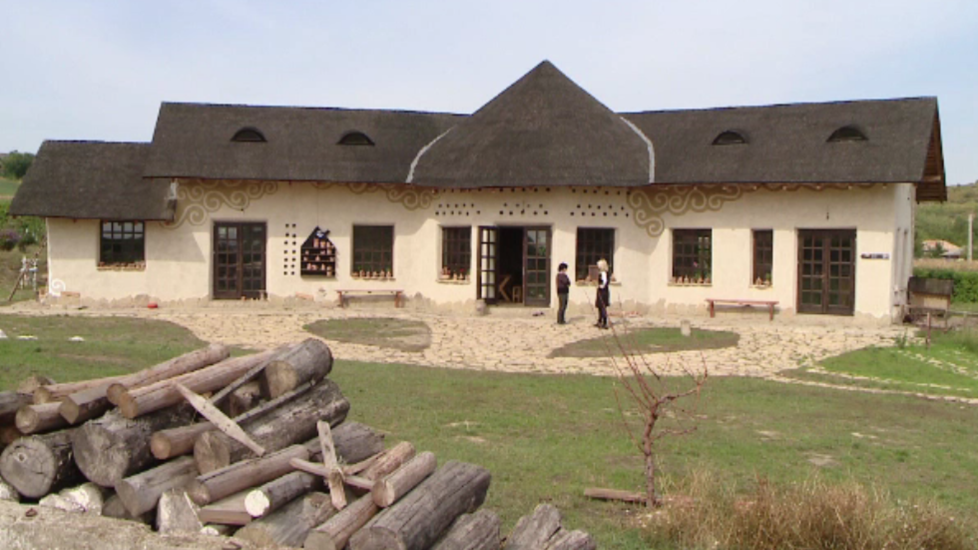 Satul Cucuteni, înfrumusețat de un grup de artiști, care vor să atragă turiști în zonă