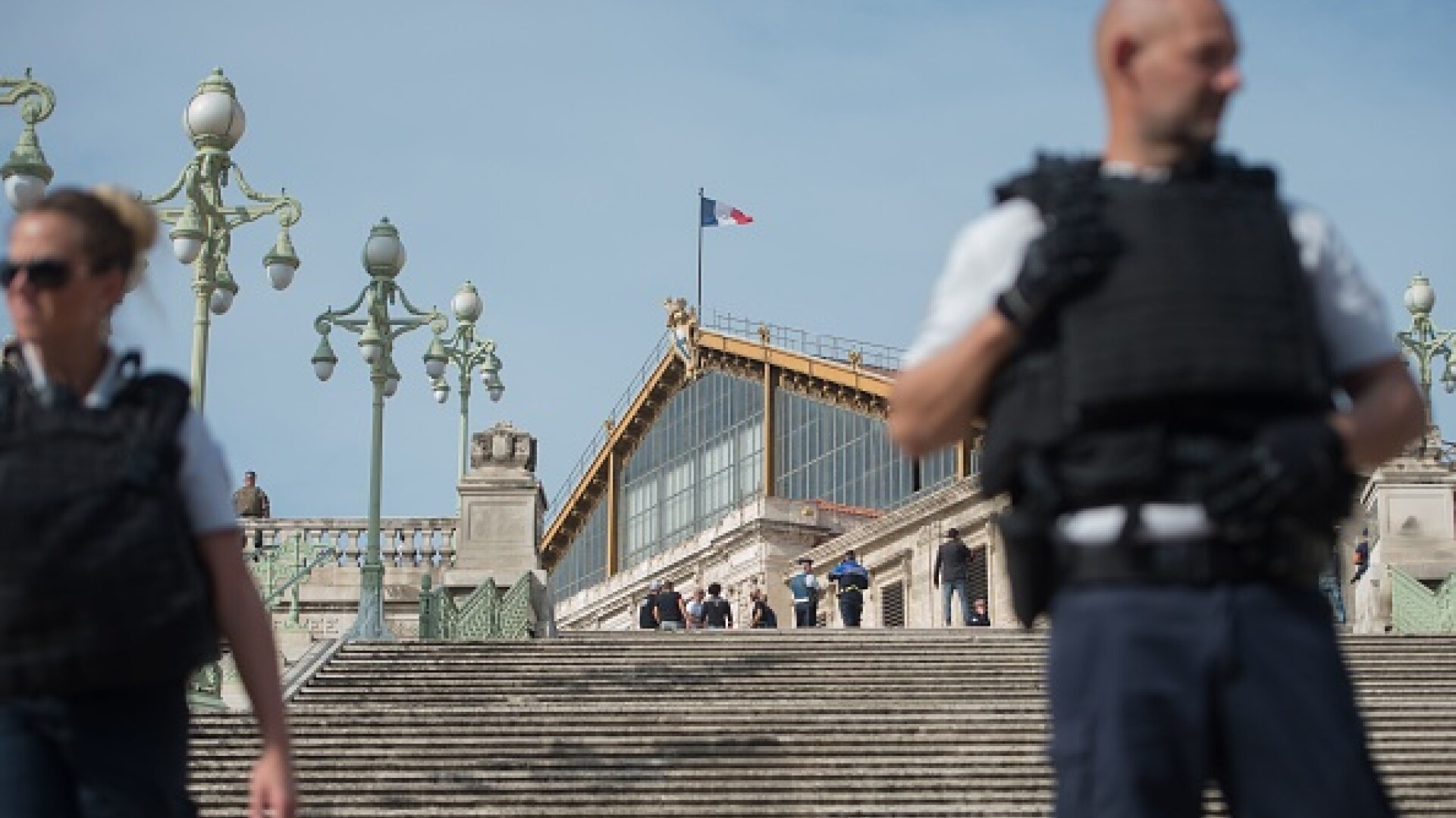 Atac terorist în Franța. Două persoane înjunghiate mortal în Marseille, agresorul a fost împușcat