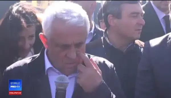 Ciobanii prezenţi la Răvăşitul Oilor nu s-au lăsat vrăjiţi de discursul mioritic al ministrului Daea