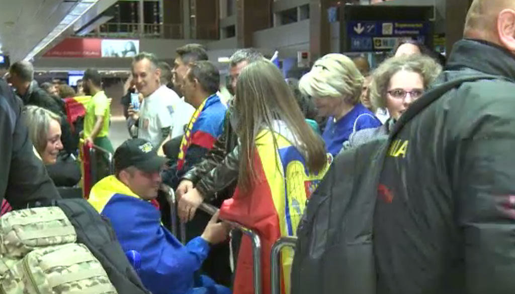 Echipa României la Jocurile Invictus, primită spectaculos pe Aeroportul Otopeni