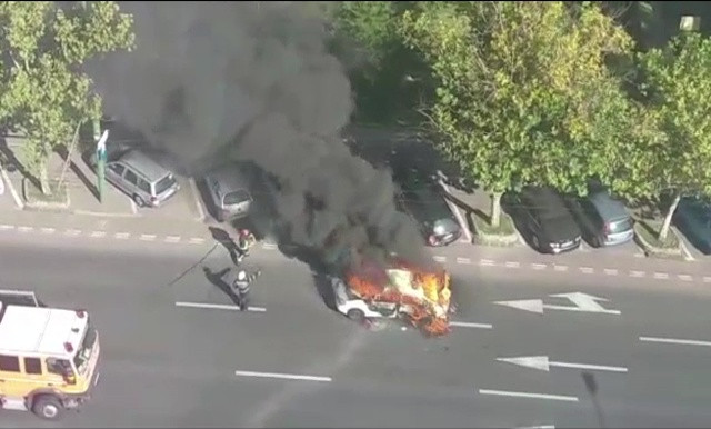 Un taxi pe GPL a luat foc în mers, în Brașov