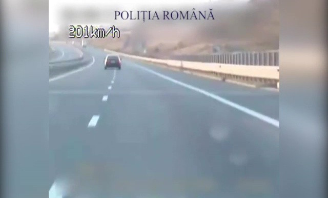 Șofer bulgar, prins de polițiști după ce a condus cu 215 km/h pe autostrada Nădlac - Deva