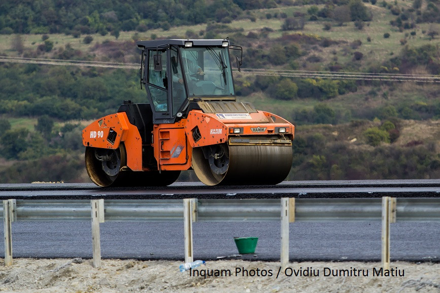Bâlbe și neînțelegeri la semnarea unui contract pentru 6 km de autostradă
