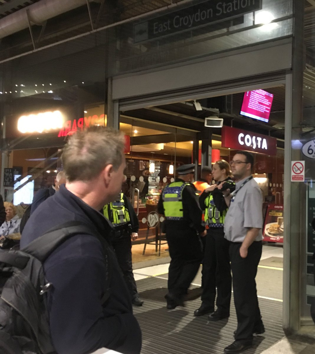 O staţie de metrou din Londra a fost evacuată, de teama unui nou atac cu bombă