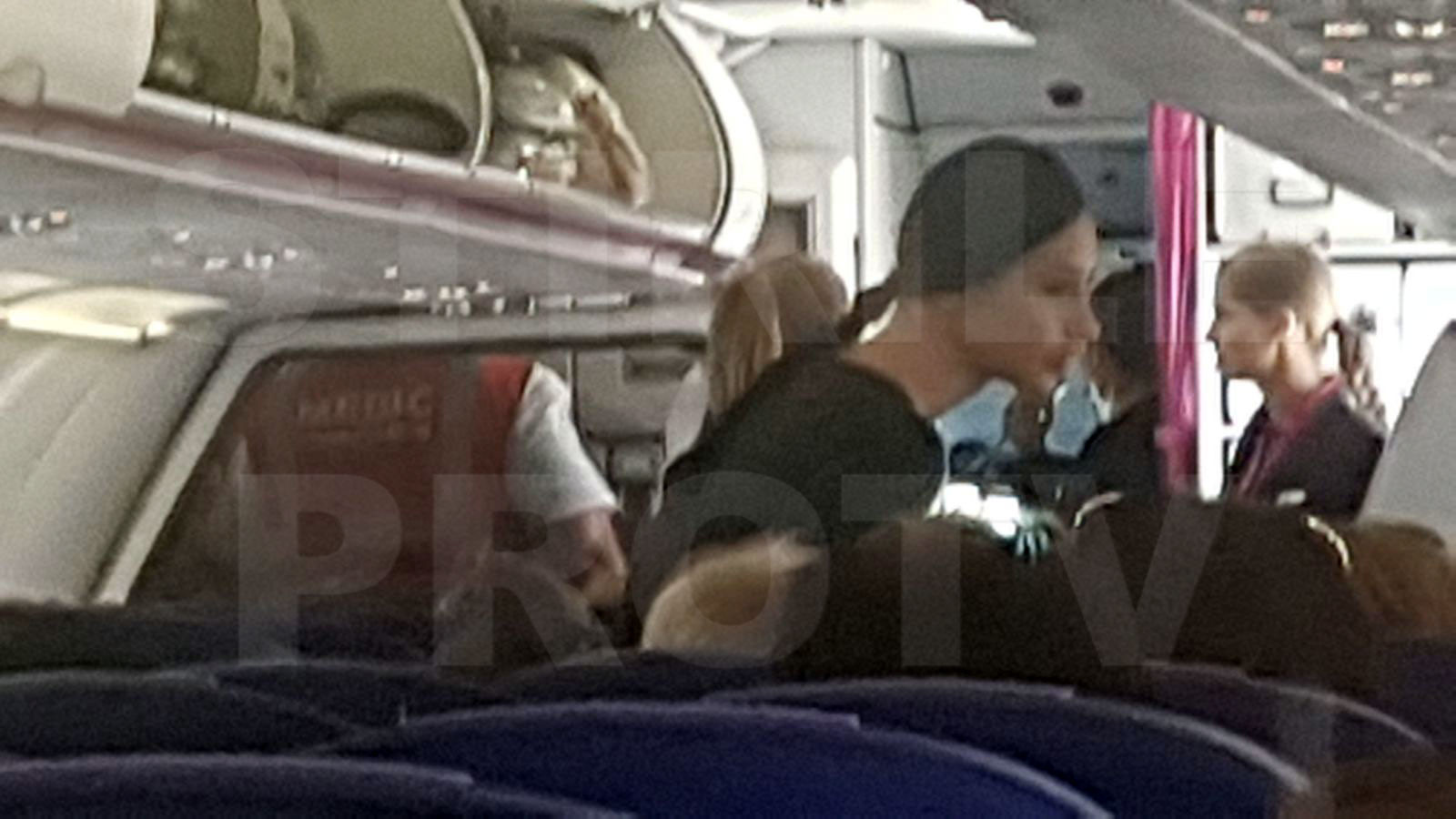 Alertă pe Otopeni. Un pasager care se îmbarca într-un avion Wizz Air a murit înainte de decolare