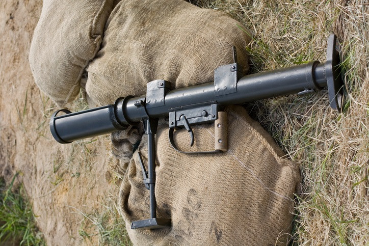 Cuplu arestat în Franţa, după ce poliţia a găsit în maşina lor un lansator de rachete