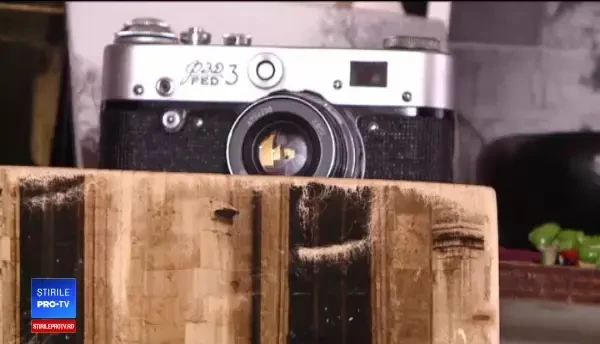 Doua artiste din Cluj Napoca, o fotografa si o pictorita, fac tablouri pe care le lasa apoi in diferite locuri din oras